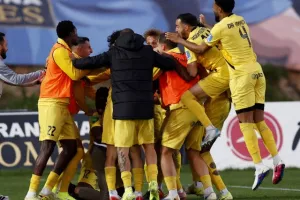 Μεγάλο διπλό με ανατροπή με δέκα ποδοσφαιριστές! (φώτος)