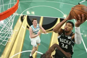 «Welcome to the NBA»: Ο Κνουέπελ ξεχώρισε τους Γιάννη, Ντόντσιτς και Κάρι