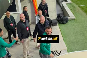 ΦΩΤΟΣ/Έπεσαν... πάνω στον Καραπατάκη!