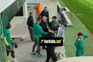 ΦΩΤΟΣ/Έπεσαν... πάνω στον Καραπατάκη!