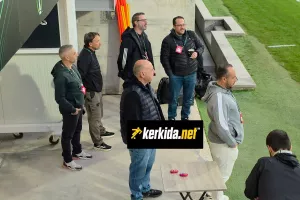 ΦΩΤΟΣ/Έπεσαν... πάνω στον Καραπατάκη!