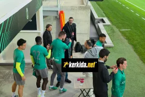 ΦΩΤΟΣ/Έπεσαν... πάνω στον Καραπατάκη!