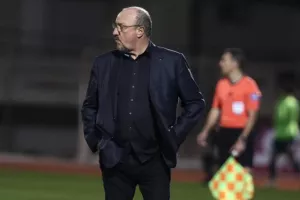 Μπενίτεθ: «Να κάνουμε τα πράγματα πολύ καλά κόντρα στην Μπέτις, μπορούμε να τους κερδίσουμε»