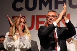 Πε αλλόνα ρε!