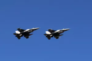 Συναγερμός νότια της Κύπρου για ύποπτο αντικείμενο, απογειώθηκαν δύο F-16