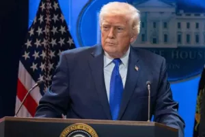 Τραμπ: «Σύντομα θα καταλάβουμε το Στενό του Ορμούζ - Ελπίζω πολλές χώρες να στείλουν πλοία»