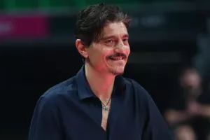Η απάντηση για το λάβαρο: "Όταν μας σέβονται θα τους σεβόμαστε"