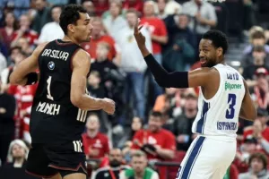 Η Εφές σόκαρε την Μπάγερν μέσα στο Μόναχο με buzzer-beater τρίποντο του Σουίντερ