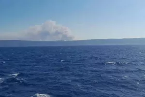 Αναφορές για πλήγματα σε δυο πλοία κοντά στα ΗΑΕ και στο Ομάν