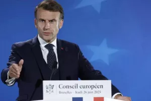 Τηλεφωνική επικοινωνία Μακρόν – Πεζεσκιάν: «Σταματήστε αμέσως τις επιθέσεις στην ευρύτερη περιοχή»
