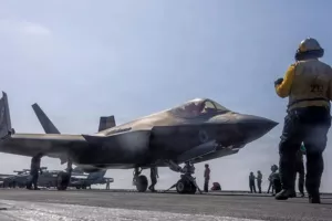 Αναγκαστική προσγείωση αμερικανικού F-35 μετά από πλήγμα πάνω από το Ιράν