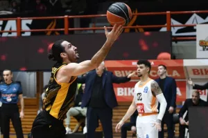 ΑΕΚ: Επέστρεψε στις προπονήσεις ο Κατσίβελης - Παραμένει εκτός ο Φλιώνης