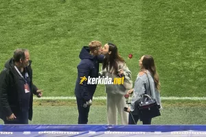 Νίκη και... φιλί!