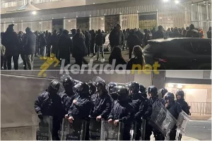 Το σκηνικό έξω απ' την Αρένα (Φώτος/Βίντεο Kerkida)