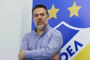 Καυστικός Πετεβίνος μίλησε για αστειότητες "Μας είπε... υπολόγισε"!