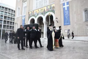 Μαρινέλλα: Ξεκίνησε το λαϊκό προσκύνημα στο παρεκκλήσι της Μητρόπολης, εκεί η οικογένειά της