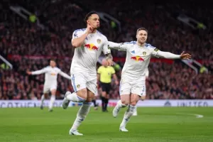 Η Λιντς πήρε για πρώτη φορά διπλό στο Old Trafford μετά από 45 χρόνια!