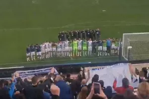 (ΒΙΝΤΕΟ από το πέταλο) "Μαζί σου ως τα 100" τραγούδησαν οι Απολλωνίστες