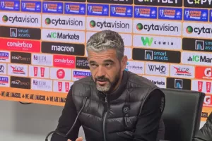 Περιμένει... ο Μαρτίνς