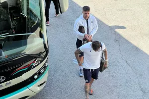 (Φώτος kerkida) Έφτασε... το ΑΠΟΕΛ