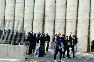 (Φώτος kerkida) ΕΞΩ από "Αλφαμέγα"