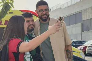 (Βίντεο-Φώτος kerkida) Έπεσαν πάνω... στον Φαμπιάνο
