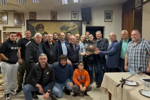 (ΑΠΟΕΛ) Συμβολικό δώρο