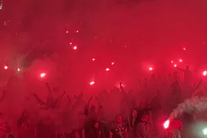(BINTEO Kerkida/φώτος) Έκαναν τη νύχτα μέρα στην Πλατεία Ελευθερίας!