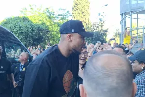 Τρέλα στο Παλέ για Γιάννη, Σιάο, Θανάση και μαμά Αντετοκούνμπο