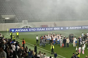 (Βίντεο kerkida) Απονομή και... πάρτι με φωτοβολίδες!