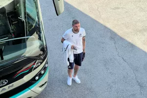 (Φώτος kerkida) Έφτασε... το ΑΠΟΕΛ
