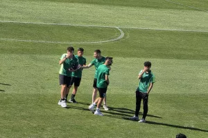 (Φώτος Kerkida) Στο γήπεδο... ο Ολυμπιακός