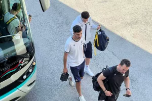(Φώτος kerkida) Έφτασε... το ΑΠΟΕΛ