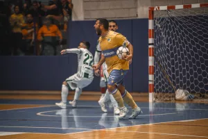 (Στιγμιότυπα) Η ανατροπή του ΑΠΟΕΛ επί της Ομόνοιας