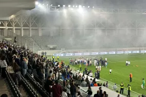 (Βίντεο kerkida) Απονομή και... πάρτι με φωτοβολίδες!