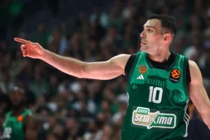 Έκανε την αρθροσκόπηση ο Σλούκας
