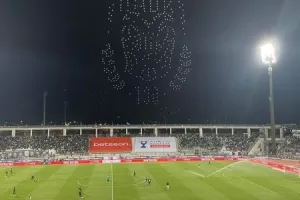 (Φώτος) Eντυπωσιακό drone show με ξεχωριστή αφιέρωση