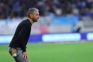 Διπλός...πονοκέφαλος για Μαρτίνς