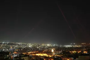 Άνοιγμα μέρους του ιρανικού εναέριου χώρου