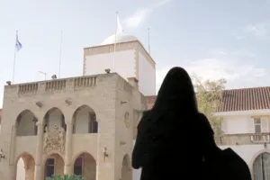 Καταγγελίες Δρουσιώτη: Ουδέποτε η «Σάντη» εργάστηκε στο Προεδρικό από το 2023 μέχρι σήμερα