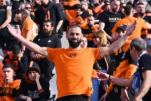ΚΙΝΗΣΗ...από τους Πορτοκαλί