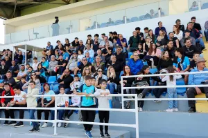 Δύναμη από την εξέδρα!