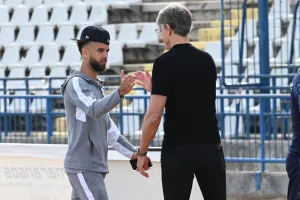 Χειραψία... για το 2+1!