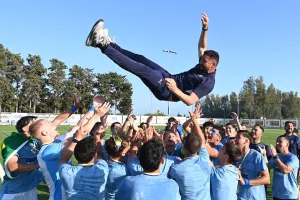 Απονομή στους πρωταθλητές (Φώτος)