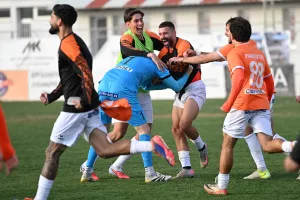 (ΒΙΝΤΕΟ Kerkida/φώτος) Πανηγύρισε την άνοδο με Sha La La La!