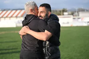 (ΒΙΝΤΕΟ Kerkida/φώτος) Πανηγύρισε την άνοδο με Sha La La La!