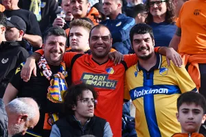 Οι ΑΠΟΕΛίστες... στην θέση τους (Φώτος)