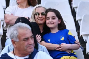 (ΑΠΟΕΛ-Πάφος) ΦΩΤΟΣ από τις κερκίδες