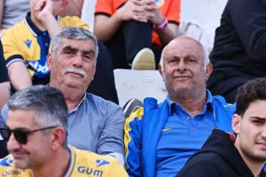 (ΑΠΟΕΛ-Πάφος) ΦΩΤΟΣ από τις κερκίδες