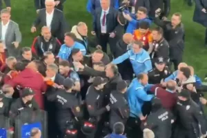 (Βίντεο) Σκηνές χάους... με συμπλοκή παικτών